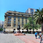 Costado de la Plaza de Armas de Santiago