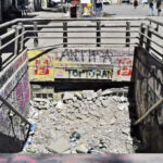 Kilos de escombros bloquearon la entrada al Metro Baquedano por varios meses